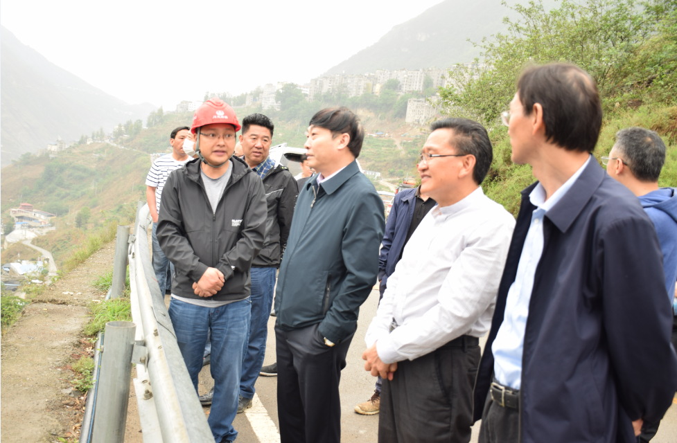 四川省實施西部大開發(fā)辦公室副主任、四川省發(fā)展和改革委員會副主任鄧長金到金陽河特大橋項目調(diào)研指導