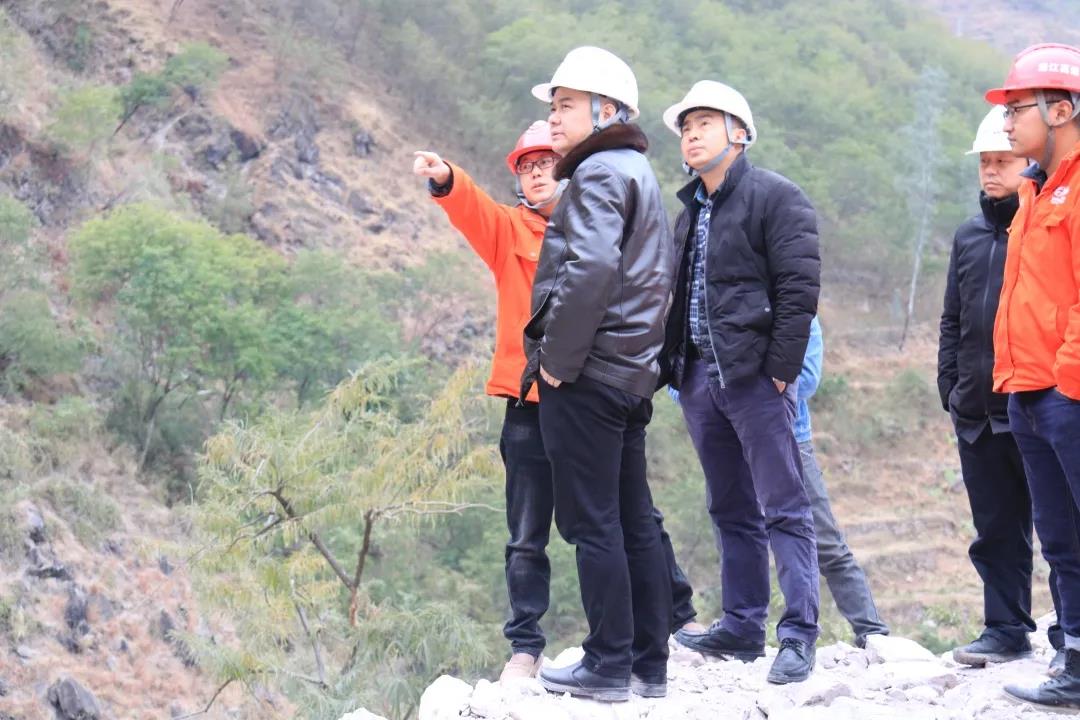 川交路橋黨委委員、董事、總工程師汪碧云赴沿江高速金寧段ZCB1-5項目檢查指導工作