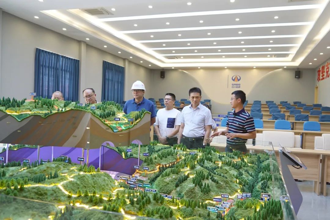 四川路橋黨委委員、紀(jì)委書(shū)記朱年紅到寧攀高速ZCB1-7/8分部檢查指導(dǎo)工作