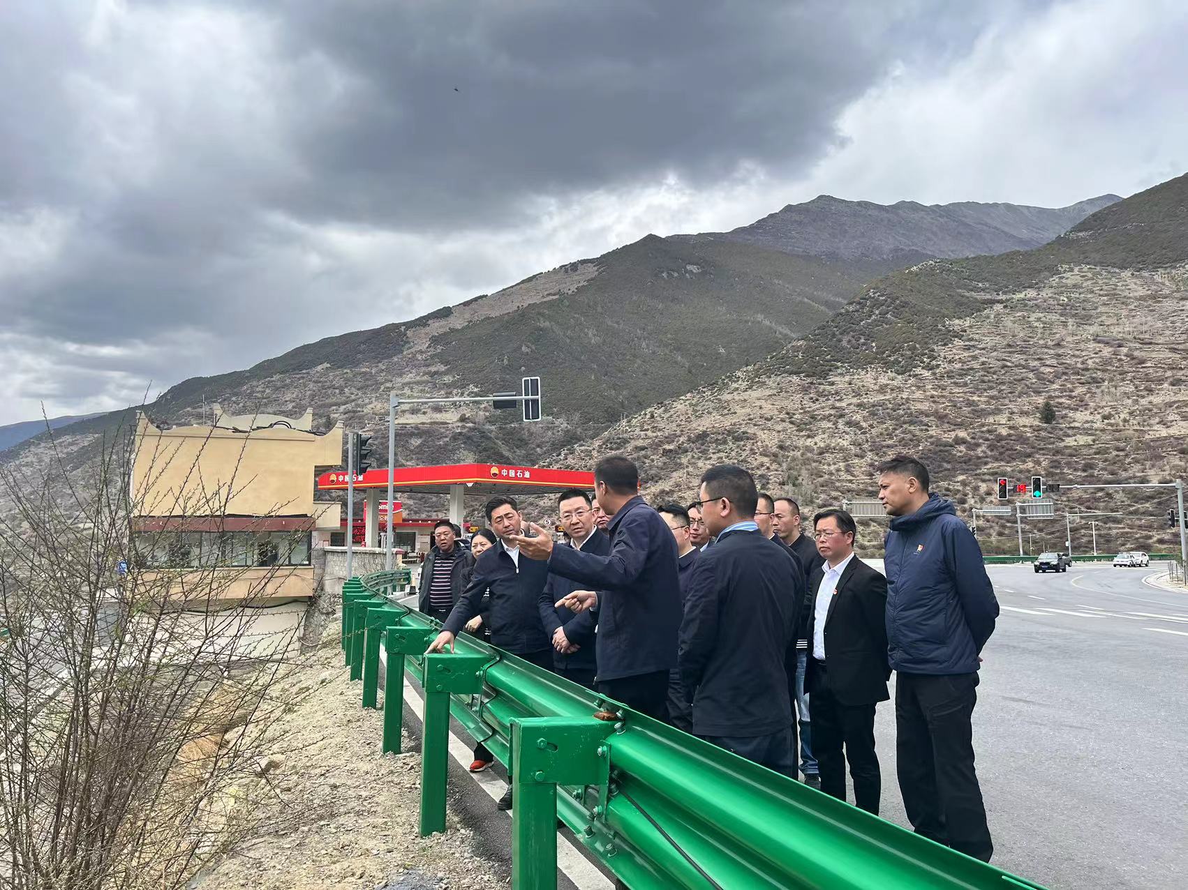 阿壩州委常委、州紀(jì)委書記、監(jiān)委主任袁震到都四山地軌道交通項目DSZH標(biāo)檢查指導(dǎo)工作