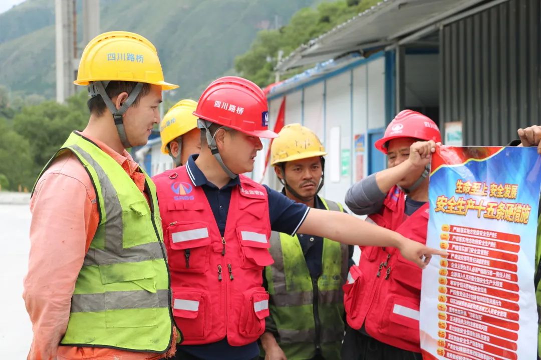 羅啟強(qiáng)，安全生產(chǎn)“護(hù)航員”