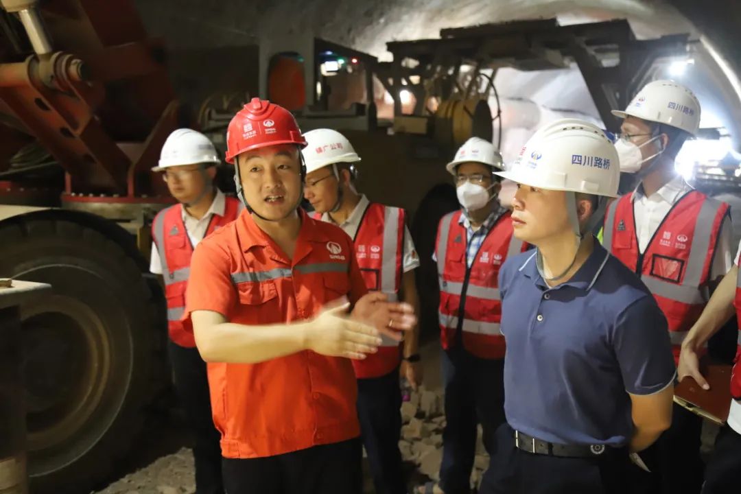 蜀道集團建設管理部副部長武洲到鎮(zhèn)廣高速B4、B5項目檢查指導工作