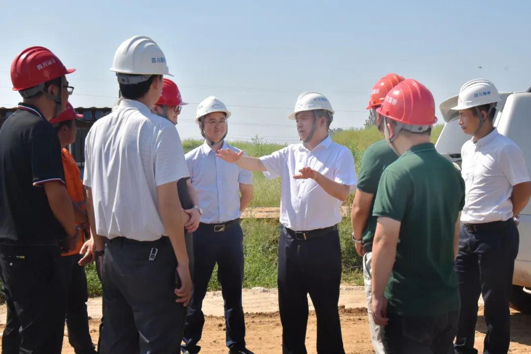 川交公司黨委書(shū)記、董事長(zhǎng)杜江林赴秦唐高速片區(qū)項(xiàng)目檢查指導(dǎo)工作