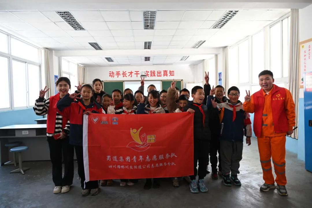 都四項目團(tuán)支部開展“守護(hù)四姑娘山的格?；ā敝驹富顒? /></div>
					<div   id=