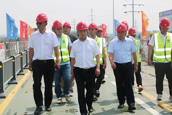 川交公司黨委書記、董事長杜江林赴成德線土建5工區(qū)項目檢查指導(dǎo)工作