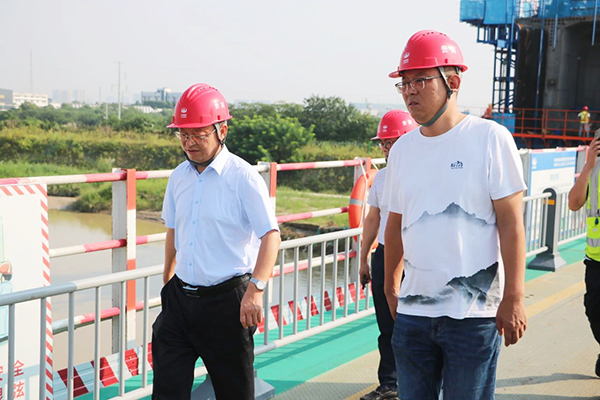 川交公司黨委委員、監(jiān)事會主席左孔海赴成德線土建5工區(qū)項目檢查指導工作