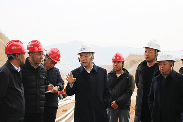 川交公司黨委書(shū)記、董事長(zhǎng)杜江林赴會(huì)祿高速項(xiàng)目檢查指導(dǎo)工作