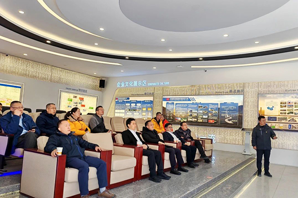 蜀道集團(tuán)總工程師、川高公司黨委書記、董事長黃兵赴康新高速項目調(diào)研指導(dǎo)工作