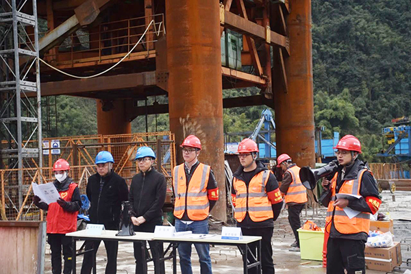 川交橋梁公司黨總支組織開(kāi)展“黨建紅”守護(hù)“森林綠”主題黨日活動(dòng)