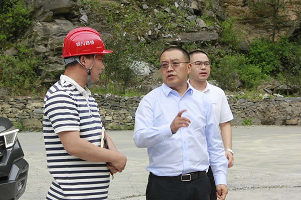 四川路橋黨委副書記、副董事長(zhǎng)、總經(jīng)理羊勇赴川汶高速TJ7項(xiàng)目檢查指導(dǎo)工作