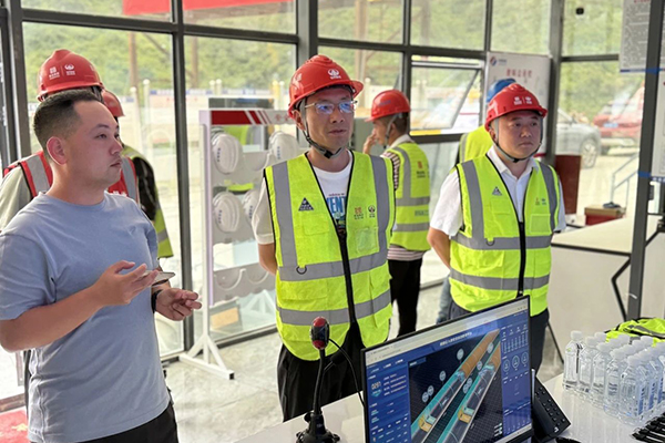 西香高速ZCB4總包部項(xiàng)目開(kāi)展“青年大講堂”