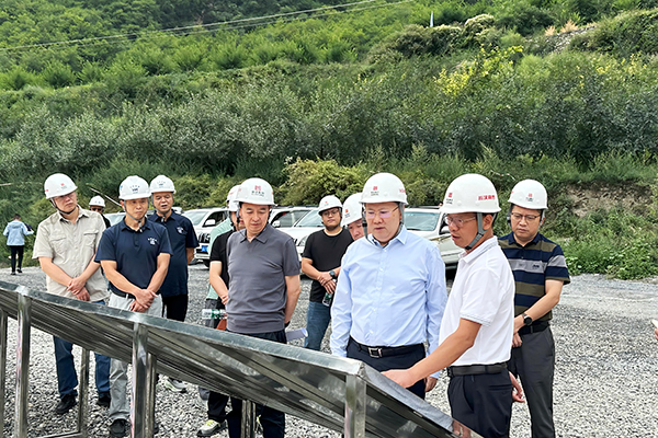 蜀道集團黨委副書記、董事、副總經(jīng)理丁應虎赴川汶高速TJ7項目檢查指導工作
